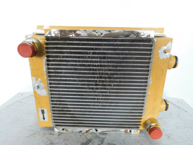 Liebherr Oilcooler - Hladilnik olja: slika 1 Liebherr Oilcooler - Hladilnik olja: slika 1