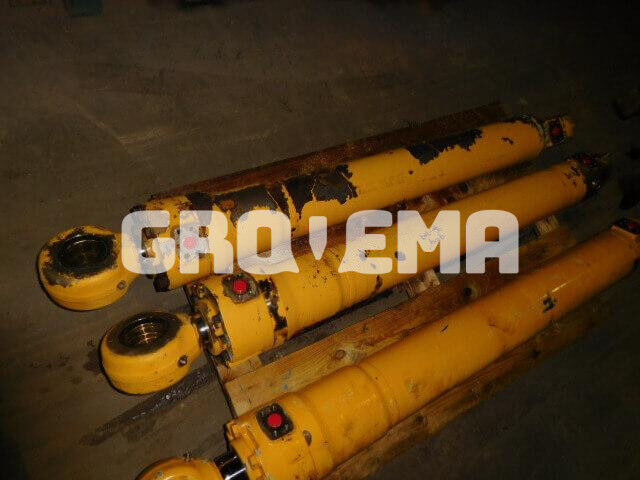 Liebherr R900 Li / R912 Li / R904 - Hidravlični cilinder: slika 1 Liebherr R900 Li / R912 Li / R904 - Hidravlični cilinder: slika 1