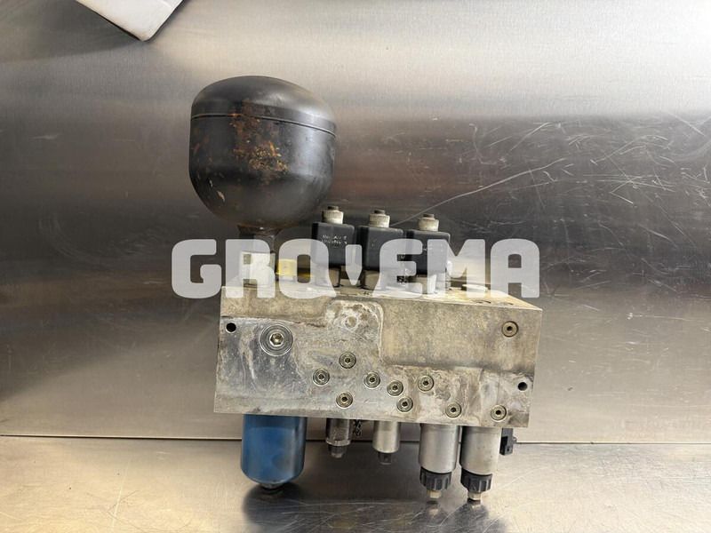 Liebherr R926 COMP / R926 K-LC / R926 LC / R926 CL / R926 NLC / R926 SLC / R926 WLC / R906 WLC - Hidravlika: slika 2 Liebherr R926 COMP / R926 K-LC / R926 LC / R926 CL / R926 NLC / R926 SLC / R926 WLC / R906 WLC - Hidravlika: slika 2
