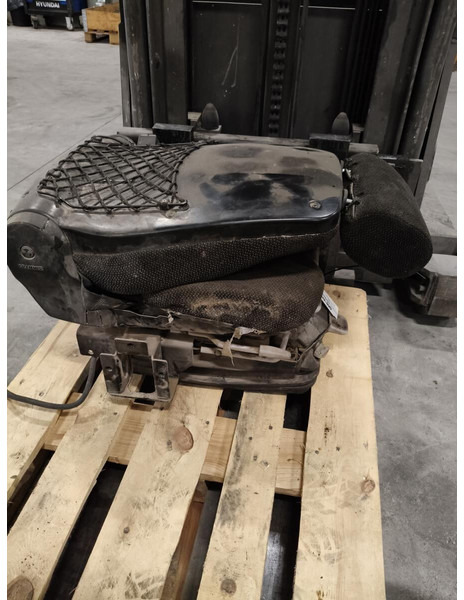 Liebherr R926 COMP / R946 LC / R946 LC-V / R946 NLC / R946 S-HD / R950 / R950 LC-V / R950 S-HD / R922 LC / R926 LC / R920 LC / R920 NLC / - Sedež: slika 2 Liebherr R926 COMP / R946 LC / R946 LC-V / R946 NLC / R946 S-HD / R950 / R950 LC-V / R950 S-HD / R922 LC / R926 LC / R920 LC / R920 NLC / - Sedež: slika 2