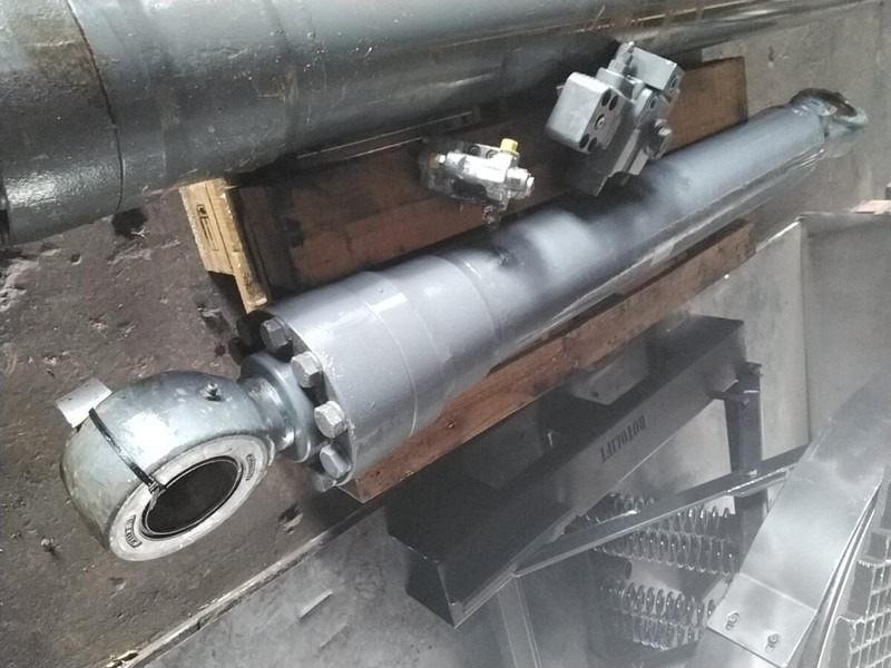 Liebherr R946 LC / R946 LC - Hidravlični cilinder: slika 1 Liebherr R946 LC / R946 LC - Hidravlični cilinder: slika 1