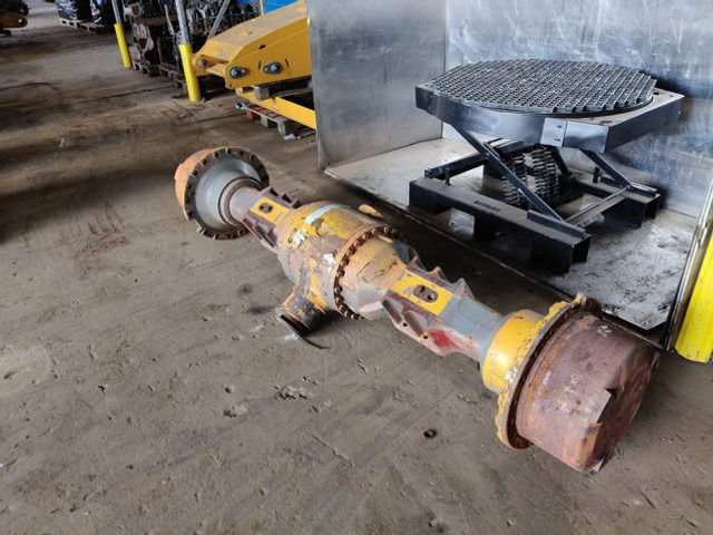 Liebherr Rear Axle - Os in deli: slika 1 Liebherr Rear Axle - Os in deli: slika 1