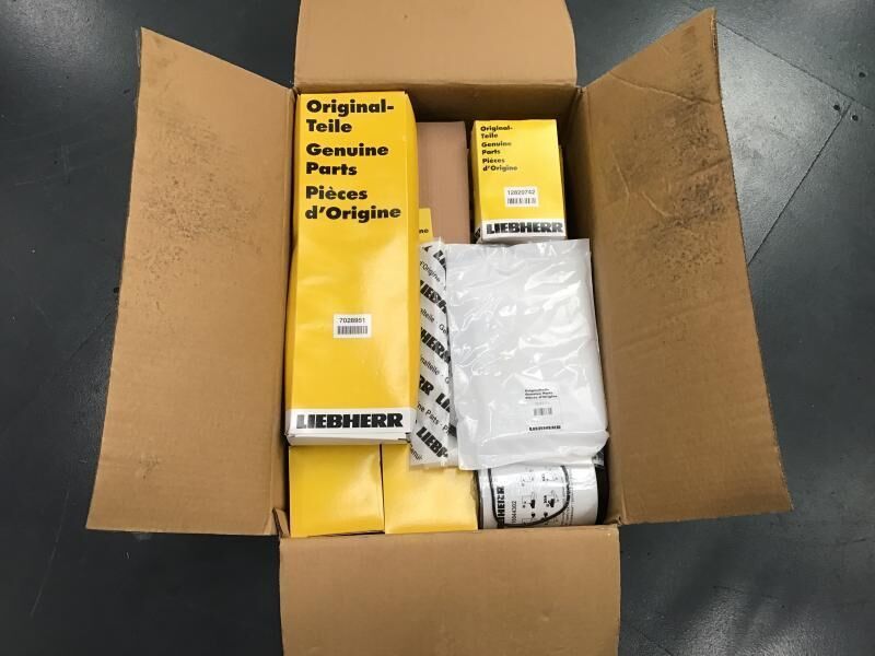 Liebherr Service Kit 1000 hours R906/R916/R926 - Filter za gorivo: slika 2 Liebherr Service Kit 1000 hours R906/R916/R926 - Filter za gorivo: slika 2