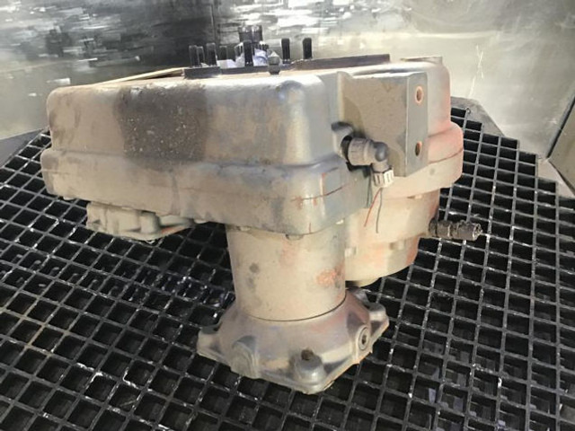 Liebherr Travel Gearbox - Menjalnik: slika 1 Liebherr Travel Gearbox - Menjalnik: slika 1