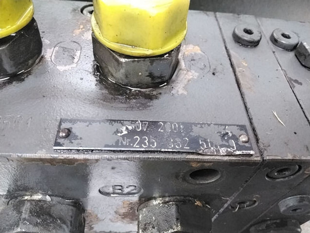 Liebherr Valve Block - Hidravlika: slika 2 Liebherr Valve Block - Hidravlika: slika 2