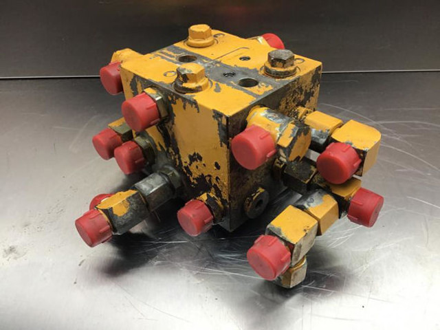 Liebherr Valve Distribution Block - Hidravlika: slika 1 Liebherr Valve Distribution Block - Hidravlika: slika 1