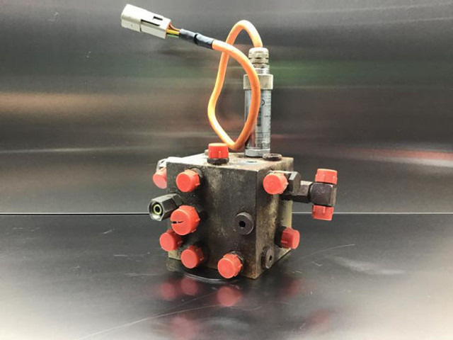 Liebherr Valve Distribution Block - Hidravlika: slika 3 Liebherr Valve Distribution Block - Hidravlika: slika 3