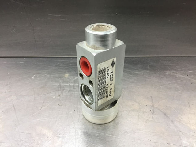 Liebherr Valve - Motor in deli: slika 1 Liebherr Valve - Motor in deli: slika 1