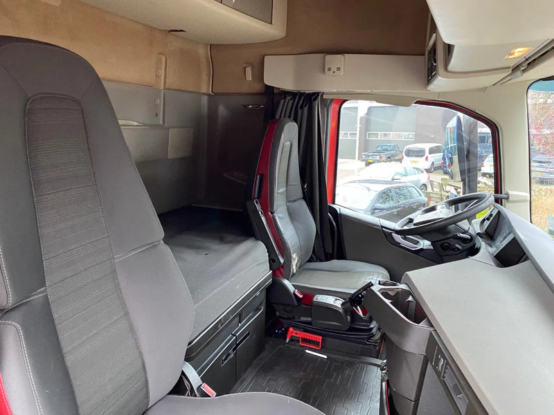 Volvo FH 13.420 / Globetrotter / 2x Tank / Euro 6 lizing Volvo FH 13.420 / Globetrotter / 2x Tank / Euro 6: slika 10 Volvo FH 13.420 / Globetrotter / 2x Tank / Euro 6 lizing Volvo FH 13.420 / Globetrotter / 2x Tank / Euro 6: slika 10