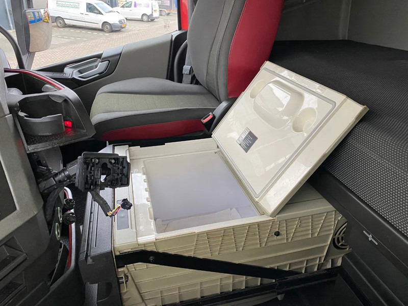 Volvo FH 13.420 / Globetrotter / 2x Tank / Euro 6 lizing Volvo FH 13.420 / Globetrotter / 2x Tank / Euro 6: slika 9 Volvo FH 13.420 / Globetrotter / 2x Tank / Euro 6 lizing Volvo FH 13.420 / Globetrotter / 2x Tank / Euro 6: slika 9