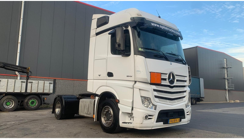 Mercedes-Benz Actros 1842 Dakspoiler + Koelkast - Vlačilec: slika 3 Mercedes-Benz Actros 1842 Dakspoiler + Koelkast - Vlačilec: slika 3