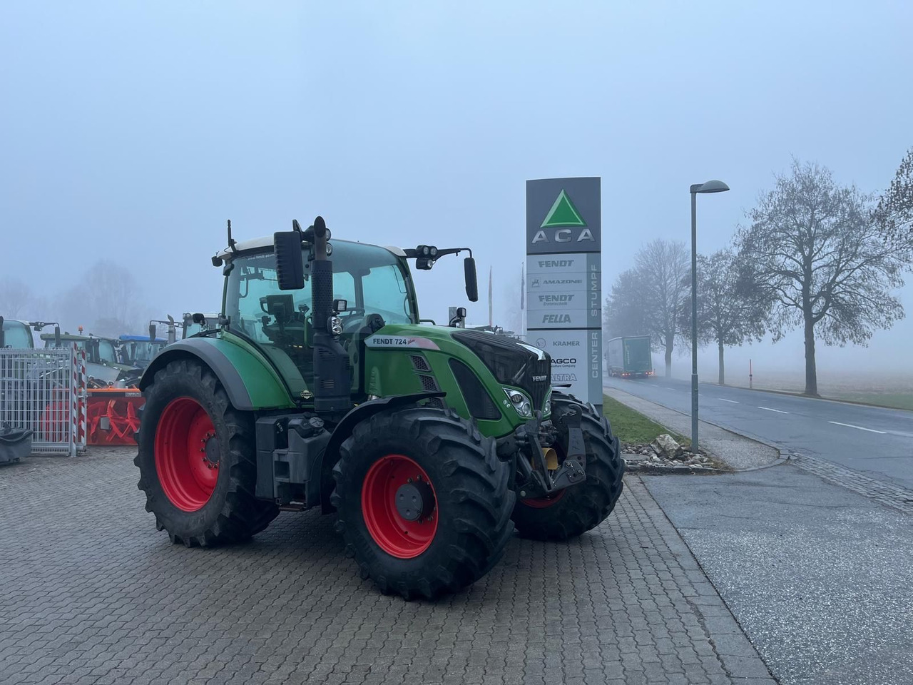 Fendt 724 Vario - Traktor: slika 1 Fendt 724 Vario - Traktor: slika 1