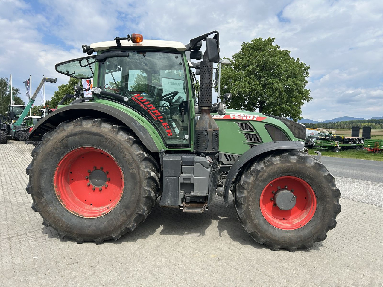 Fendt 724 Vario - Traktor: slika 2 Fendt 724 Vario - Traktor: slika 2