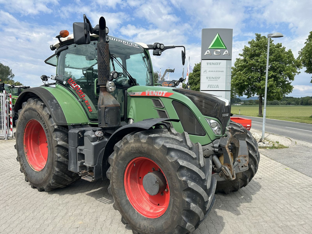 Fendt 724 Vario - Traktor: slika 1 Fendt 724 Vario - Traktor: slika 1