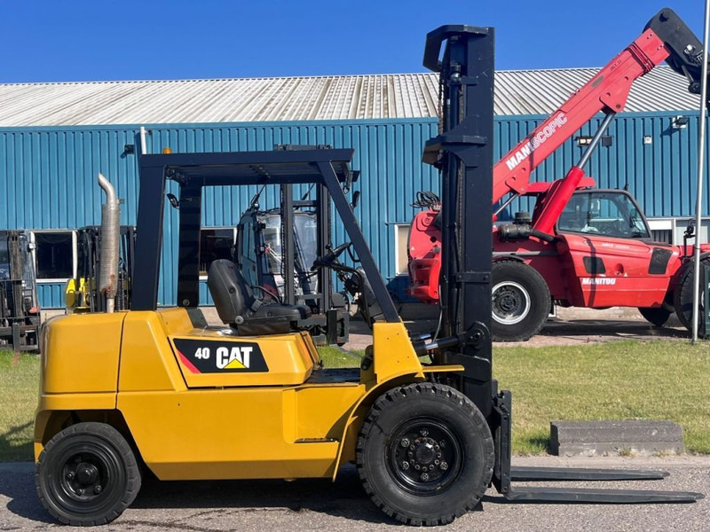 Caterpillar DP40K2 - Diesel viličar: slika 1 Caterpillar DP40K2 - Diesel viličar: slika 1