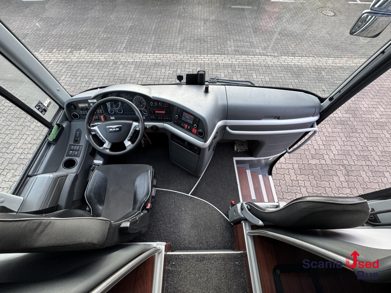 MAN Lion's Coach R08 13.8m 100 Years Edition - Potovalni avtobus: slika 4 MAN Lion's Coach R08 13.8m 100 Years Edition - Potovalni avtobus: slika 4