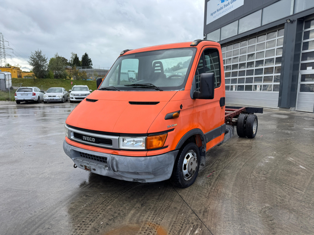 IVECO 35C12 4x2 - Tovornjak-šasija: slika 1 IVECO 35C12 4x2 - Tovornjak-šasija: slika 1