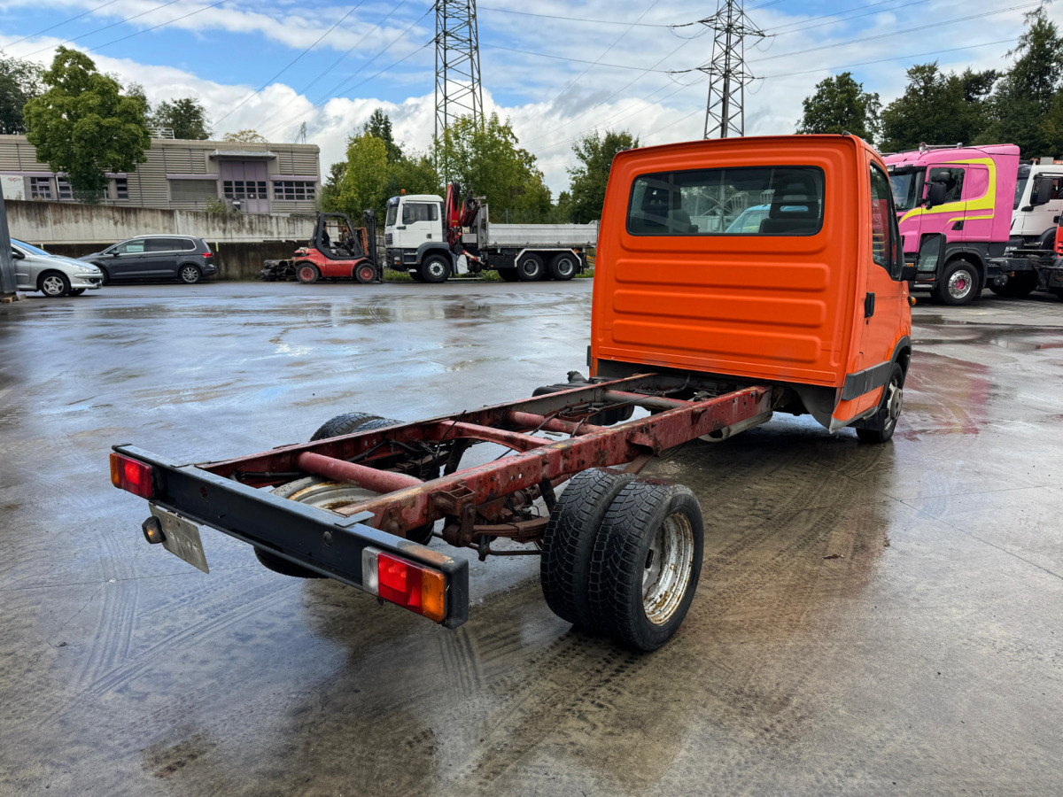 IVECO 35C12 4x2 - Tovornjak-šasija: slika 4 IVECO 35C12 4x2 - Tovornjak-šasija: slika 4