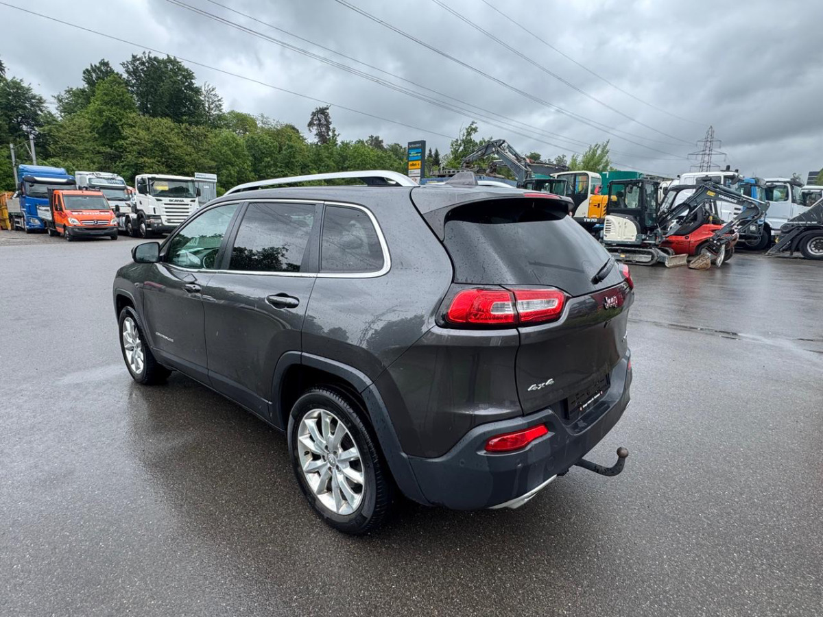 JEEP Cherokee 2.2 TD - Kombilimuzina: slika 5 JEEP Cherokee 2.2 TD - Kombilimuzina: slika 5