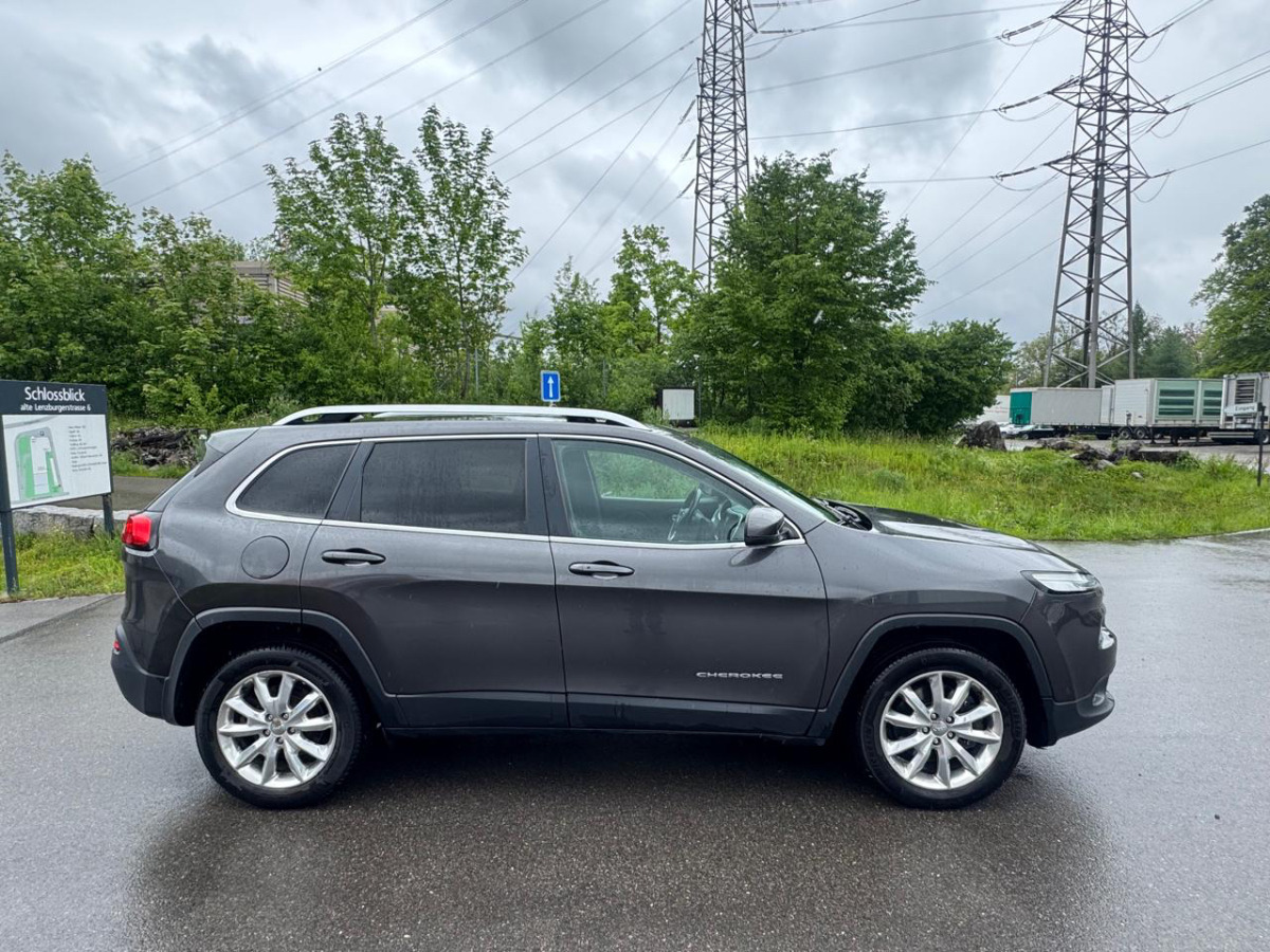 JEEP Cherokee 2.2 TD - Kombilimuzina: slika 3 JEEP Cherokee 2.2 TD - Kombilimuzina: slika 3