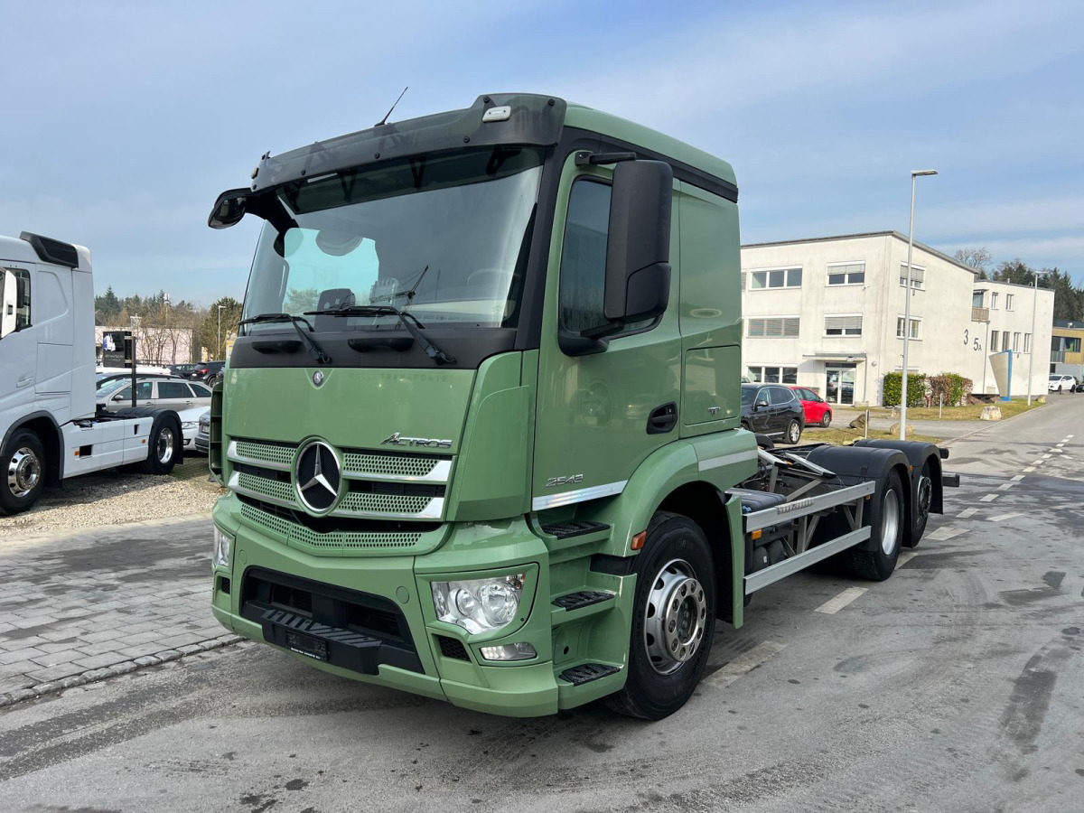 MERCEDES Actros 2543 6x2 - Tovornjak-šasija: slika 1 MERCEDES Actros 2543 6x2 - Tovornjak-šasija: slika 1
