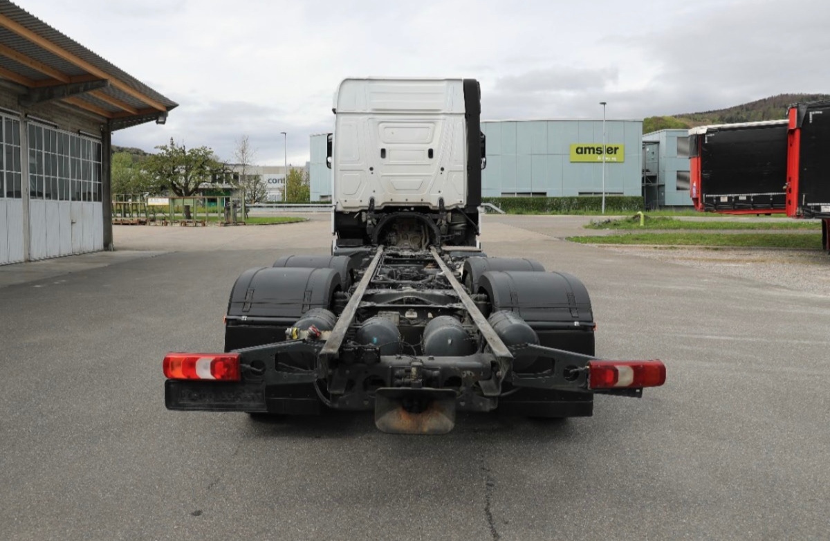MERCEDES Actros 2548 6x2 - Tovornjak-šasija: slika 4 MERCEDES Actros 2548 6x2 - Tovornjak-šasija: slika 4