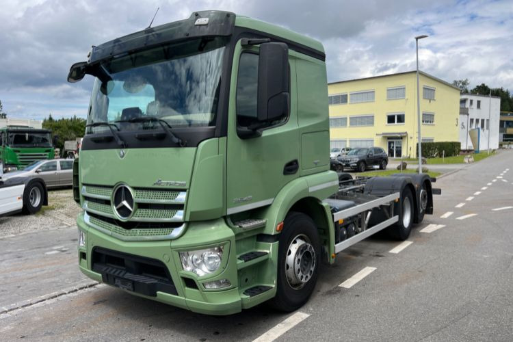 Mercedes-Benz Actros 2543 6x2 - Tovornjak-šasija: slika 1 Mercedes-Benz Actros 2543 6x2 - Tovornjak-šasija: slika 1
