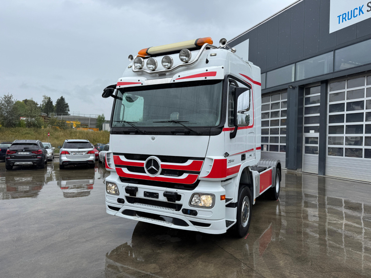 MERCEDES Actros 2044 4x4 - Vlačilec: slika 1 MERCEDES Actros 2044 4x4 - Vlačilec: slika 1