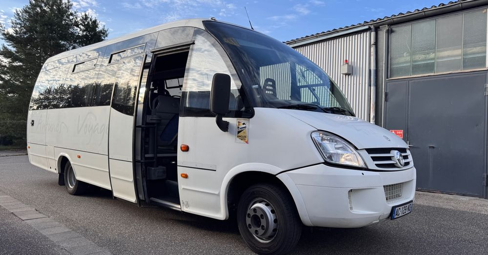 Iveco Wing /34 miejsca /mały przebieg /Cena:109000 zł netto - Minibus, Potniški kombi: slika 1 Iveco Wing /34 miejsca /mały przebieg /Cena:109000 zł netto - Minibus, Potniški kombi: slika 1