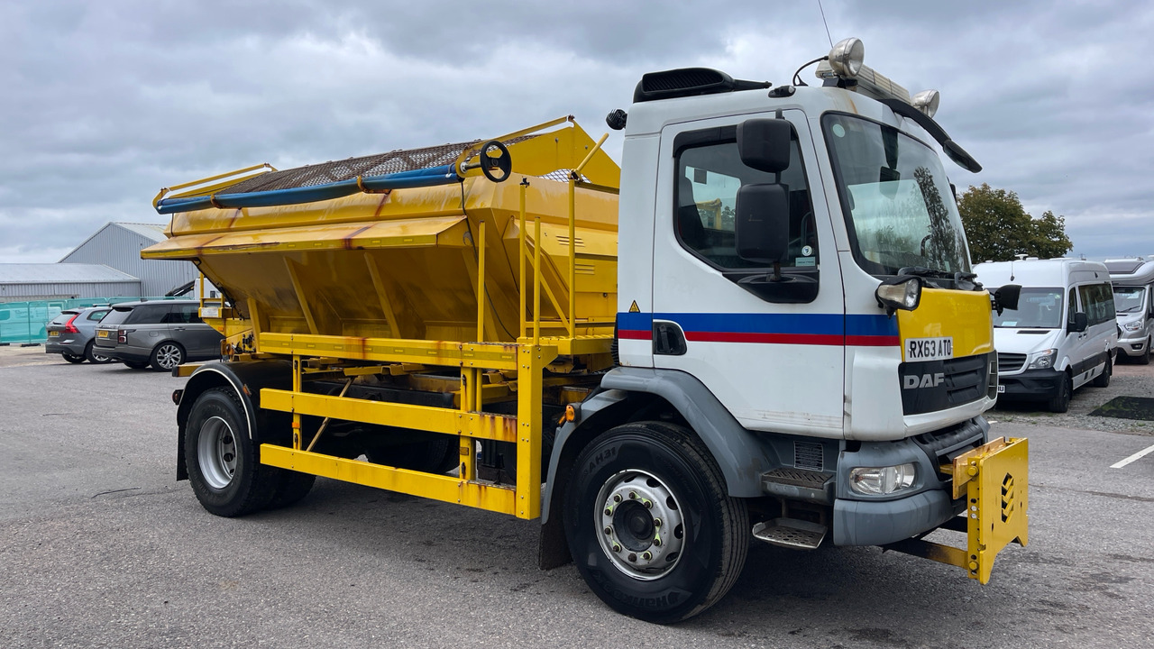 DAF LF 55.220 - Vozilo za zimsko službo: slika 1 DAF LF 55.220 - Vozilo za zimsko službo: slika 1