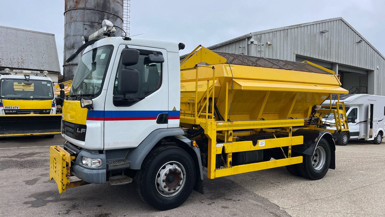 DAF LF 55.220 - Vozilo za zimsko službo: slika 2 DAF LF 55.220 - Vozilo za zimsko službo: slika 2