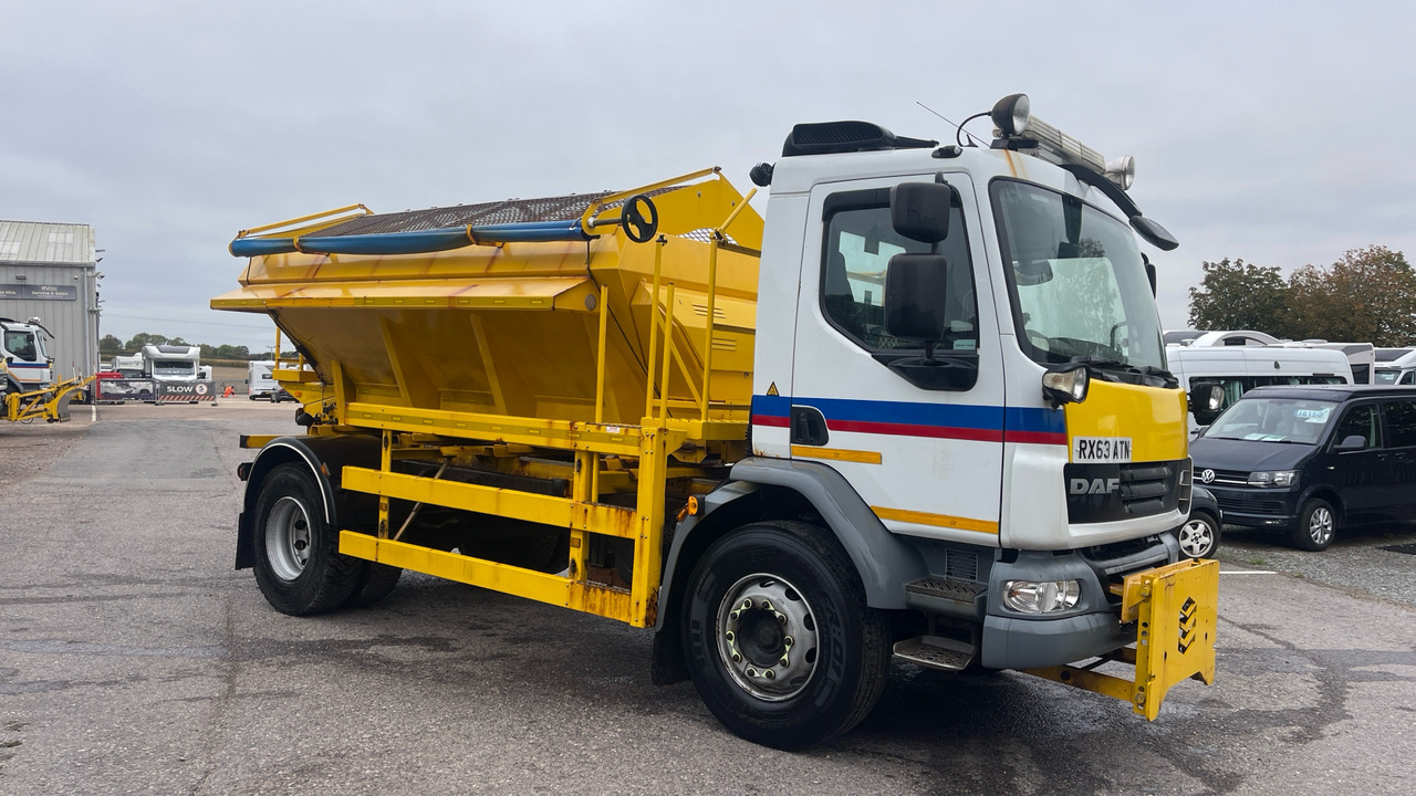 DAF LF 55.220 - Vozilo za zimsko službo: slika 1 DAF LF 55.220 - Vozilo za zimsko službo: slika 1