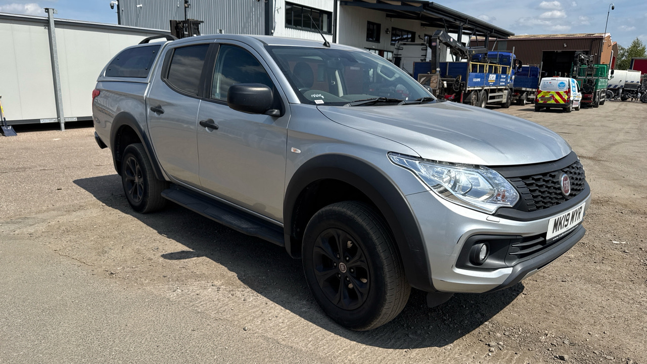 FIAT FULLBACK 2.4 CROSS - Poltovornjak, Dostavno vozilo z dvojno kabino: slika 1 FIAT FULLBACK 2.4 CROSS - Poltovornjak, Dostavno vozilo z dvojno kabino: slika 1