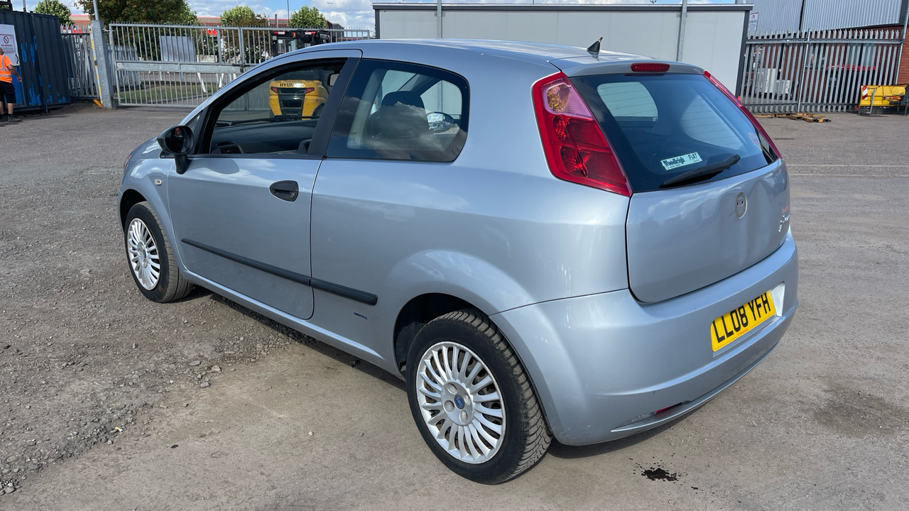 FIAT PUNTO 1.2 Active GRANDE - Kombilimuzina: slika 3 FIAT PUNTO 1.2 Active GRANDE - Kombilimuzina: slika 3