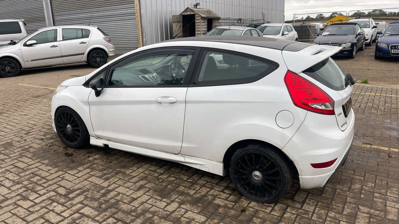 FORD FIESTA S 90 1.6 TDCI ZETEC - Kombilimuzina: slika 3 FORD FIESTA S 90 1.6 TDCI ZETEC - Kombilimuzina: slika 3