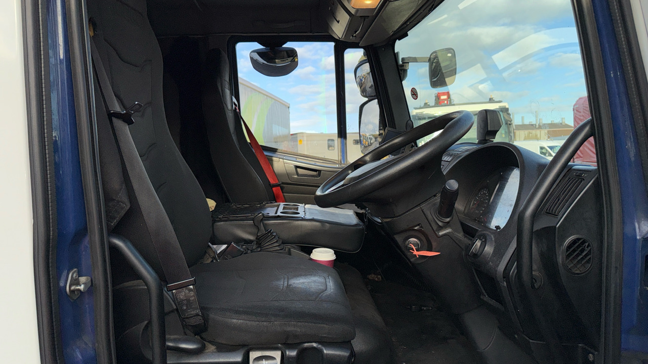 IVECO EUROCARGO 120E - Tovornjak s ponjavo: slika 5 IVECO EUROCARGO 120E - Tovornjak s ponjavo: slika 5