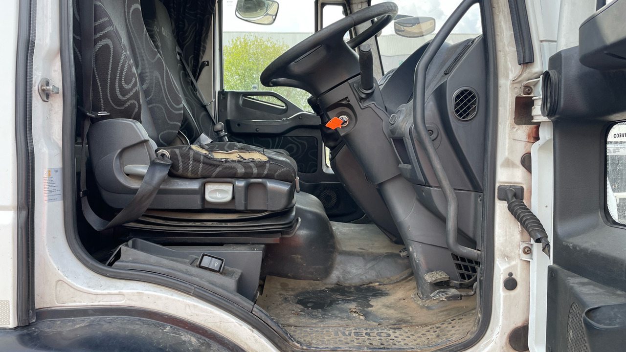 IVECO EUROCARGO 120E18 - Tovornjak s ponjavo: slika 5 IVECO EUROCARGO 120E18 - Tovornjak s ponjavo: slika 5