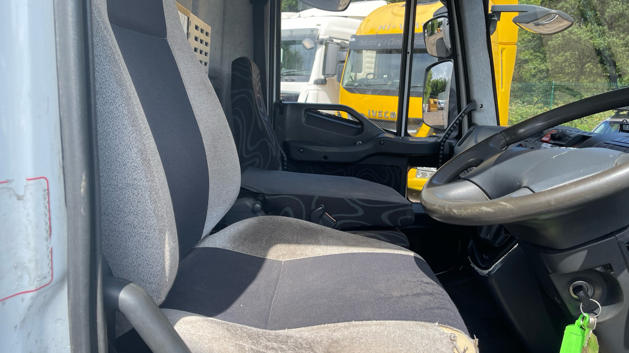 IVECO EUROCARGO 75E16 - Tovornjak zabojnik: slika 5 IVECO EUROCARGO 75E16 - Tovornjak zabojnik: slika 5