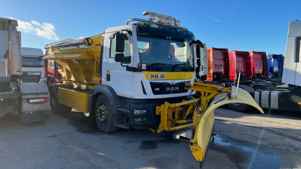 MAN TGM 18.250 - Vozilo za zimsko službo: slika 2 MAN TGM 18.250 - Vozilo za zimsko službo: slika 2