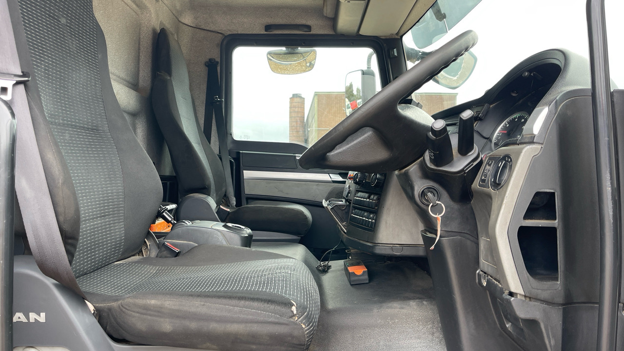 MAN TGM 26.340 - Tovornjak s kesonom, Tovornjak z dvigalom: slika 5 MAN TGM 26.340 - Tovornjak s kesonom, Tovornjak z dvigalom: slika 5