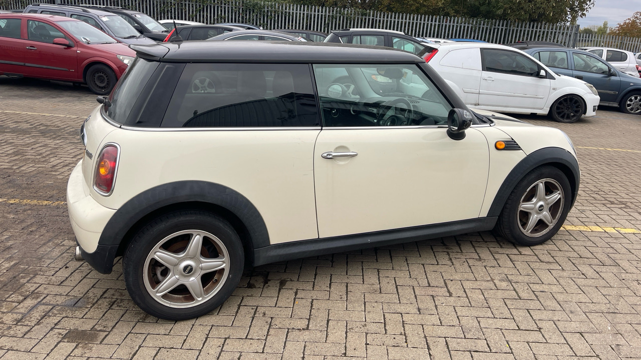 MINI COOPER - Kombilimuzina: slika 4 MINI COOPER - Kombilimuzina: slika 4