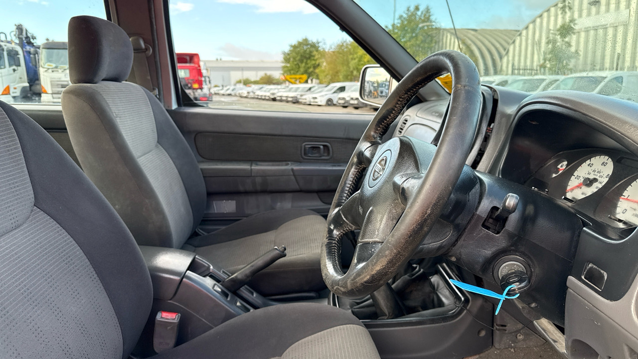 NISSAN D22 2.5 DI - Poltovornjak, Dostavno vozilo z dvojno kabino: slika 5 NISSAN D22 2.5 DI - Poltovornjak, Dostavno vozilo z dvojno kabino: slika 5