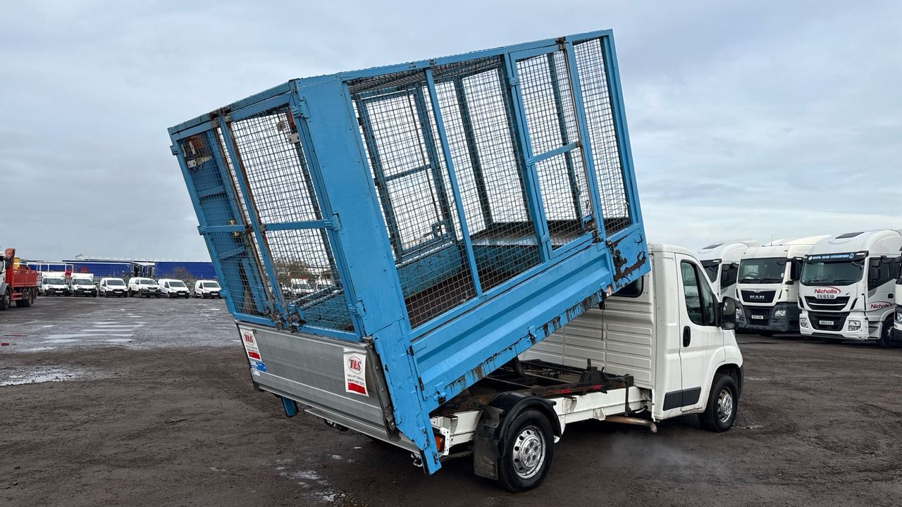 PEUGEOT BOXER 335 2.2 HDi 130ps - Dostavno vozilo prekucnik: slika 4 PEUGEOT BOXER 335 2.2 HDi 130ps - Dostavno vozilo prekucnik: slika 4