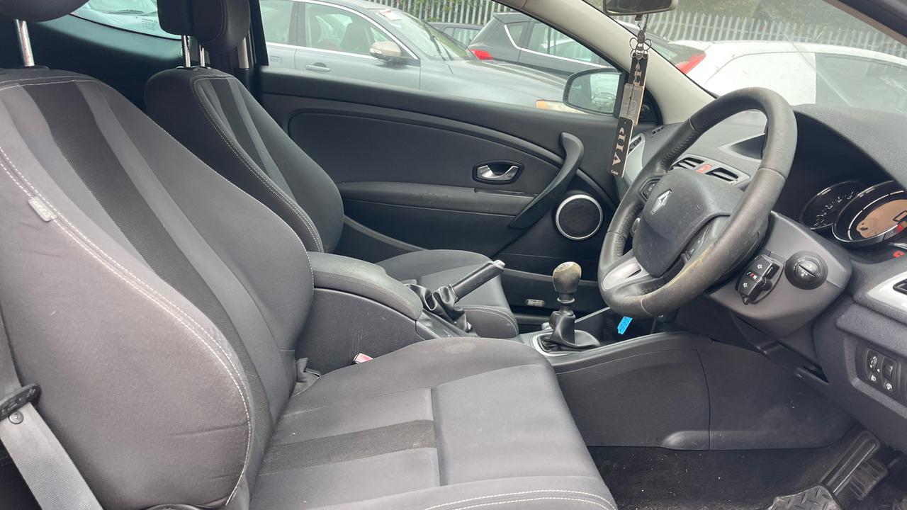 RENAULT MEGANE 1.6 DYNAMIQUE - Kombilimuzina: slika 5 RENAULT MEGANE 1.6 DYNAMIQUE - Kombilimuzina: slika 5