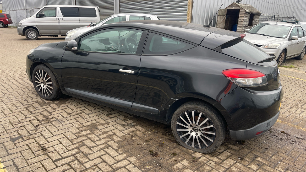 RENAULT MEGANE 1.6 DYNAMIQUE - Kombilimuzina: slika 3 RENAULT MEGANE 1.6 DYNAMIQUE - Kombilimuzina: slika 3