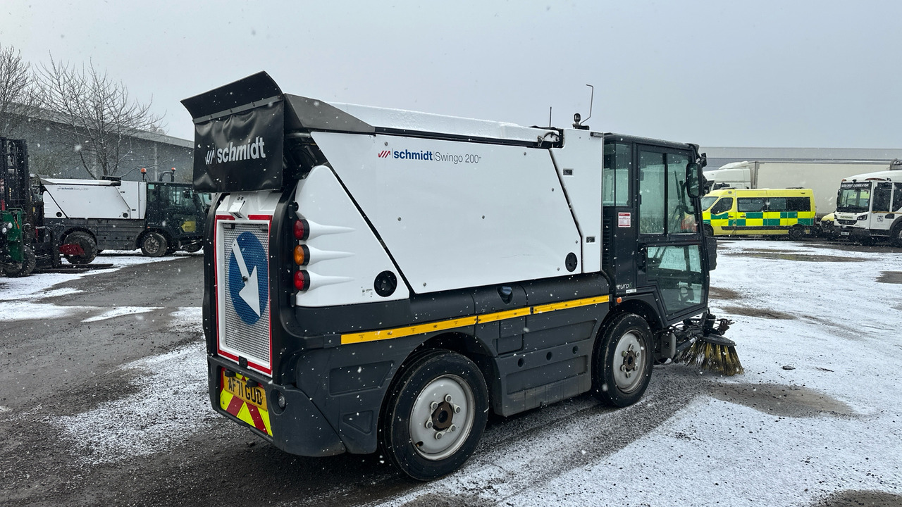 SCHMIDT SWINGO 200 - Vozilo za pometanje: slika 4 SCHMIDT SWINGO 200 - Vozilo za pometanje: slika 4