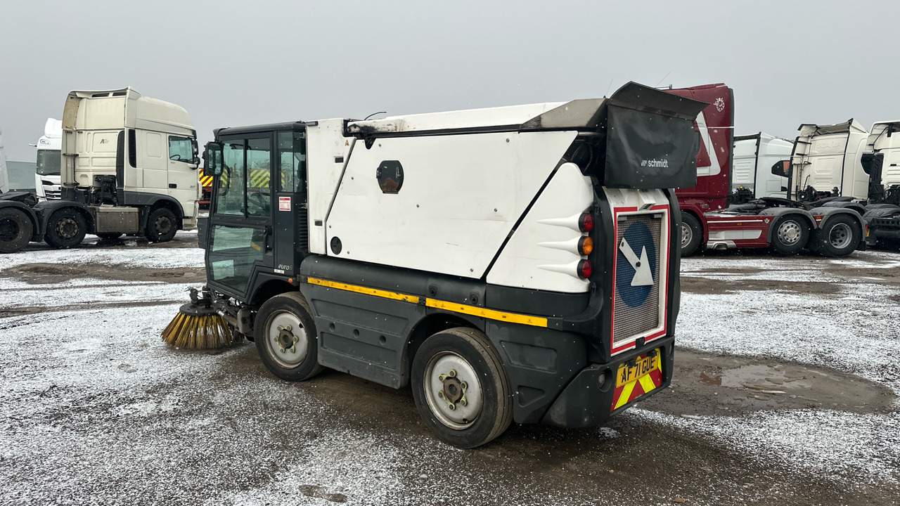 SCHMIDT SWINGO 200 - Vozilo za pometanje: slika 3 SCHMIDT SWINGO 200 - Vozilo za pometanje: slika 3