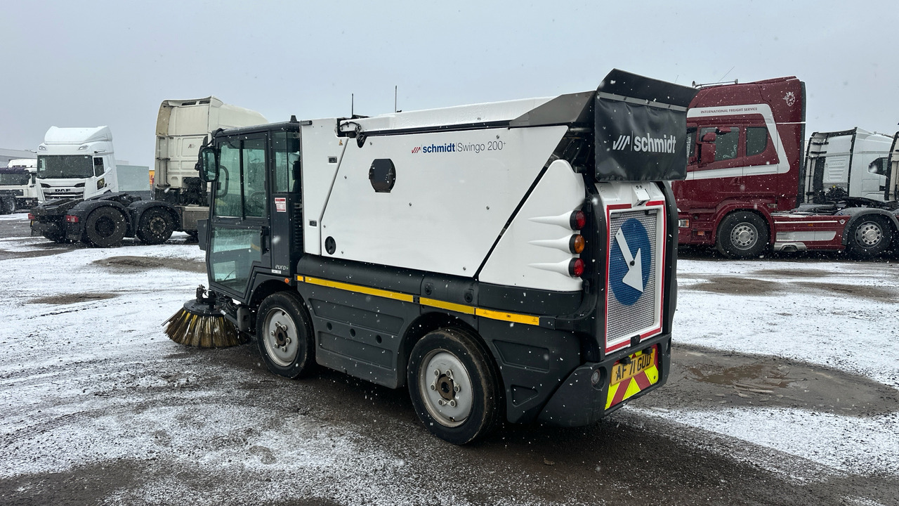 SCHMIDT SWINGO 200 - Vozilo za pometanje: slika 3 SCHMIDT SWINGO 200 - Vozilo za pometanje: slika 3