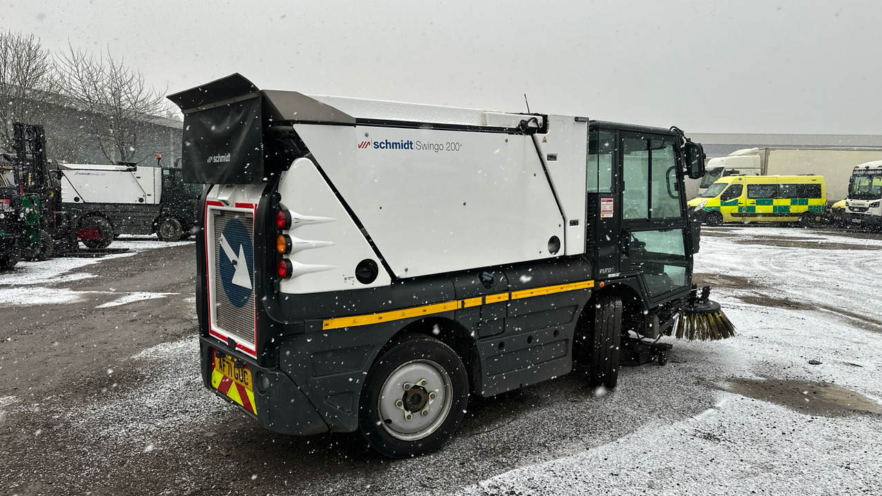 SCHMIDT SWINGO 200 - Vozilo za pometanje: slika 4 SCHMIDT SWINGO 200 - Vozilo za pometanje: slika 4
