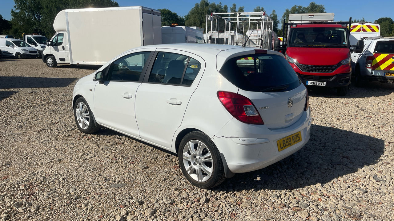 VAUXHALL CORSA 1.4I - Kombilimuzina: slika 3 VAUXHALL CORSA 1.4I - Kombilimuzina: slika 3
